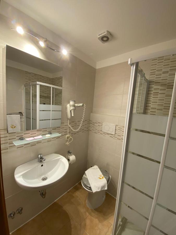 Hotel Atena Milan Exterior photo