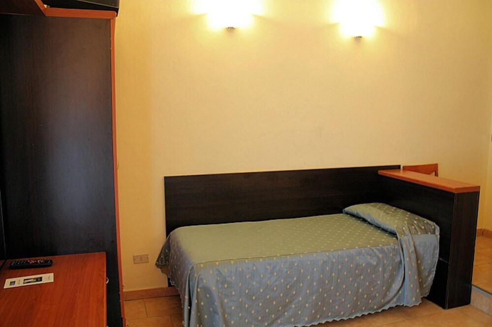 Hotel Atena Milan Exterior photo