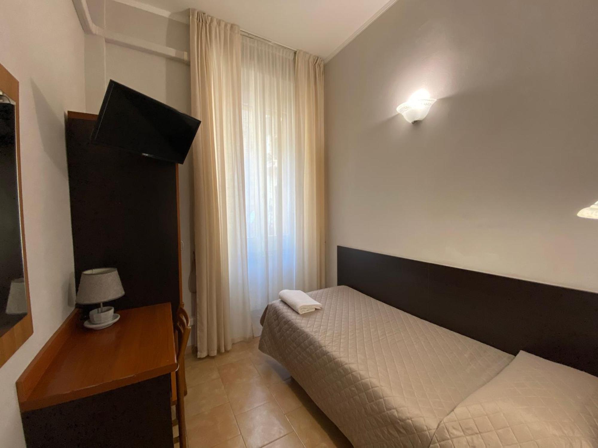 Hotel Atena Milan Exterior photo